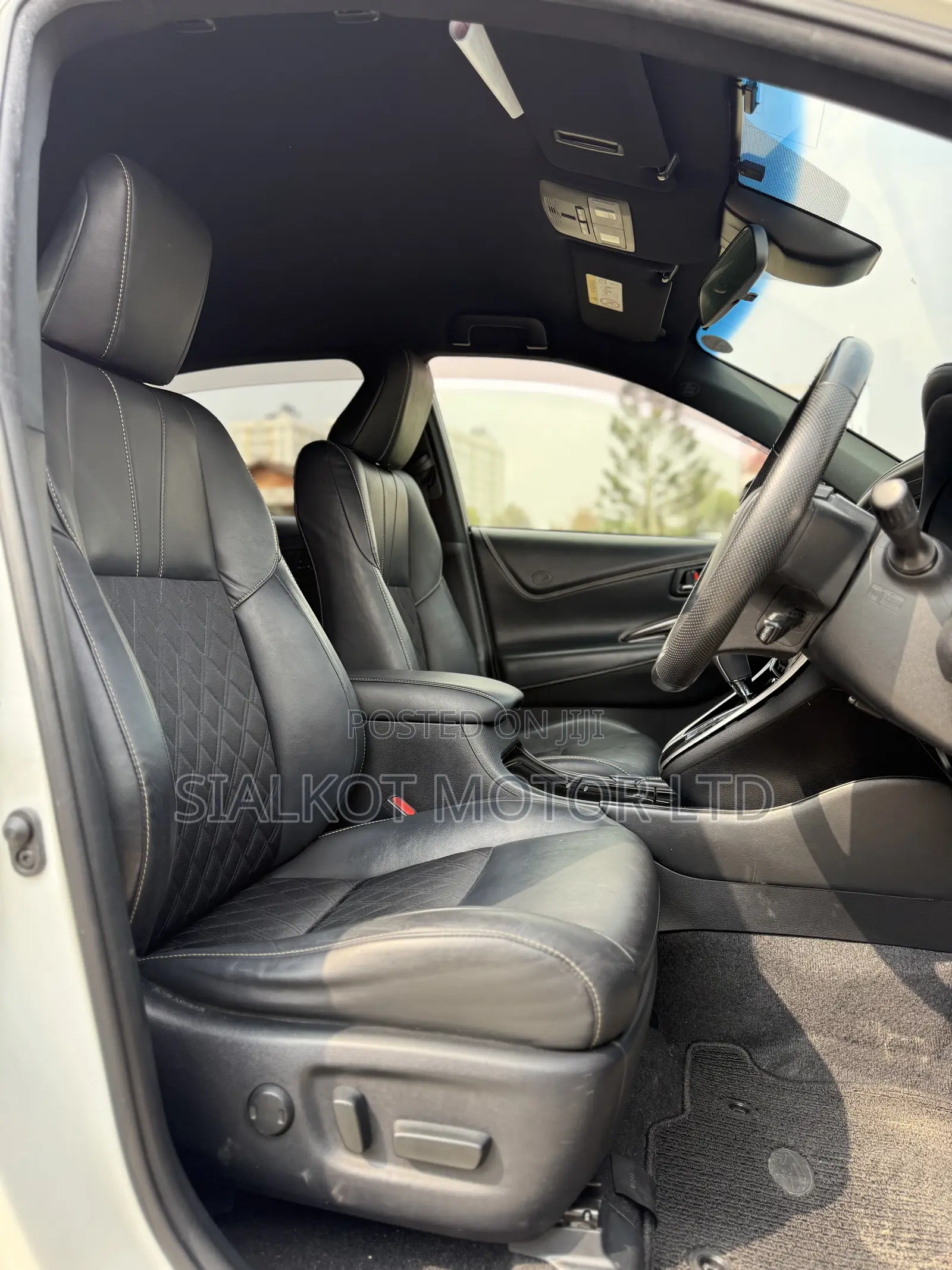 Toyota Harrier 2.0 2019 White
