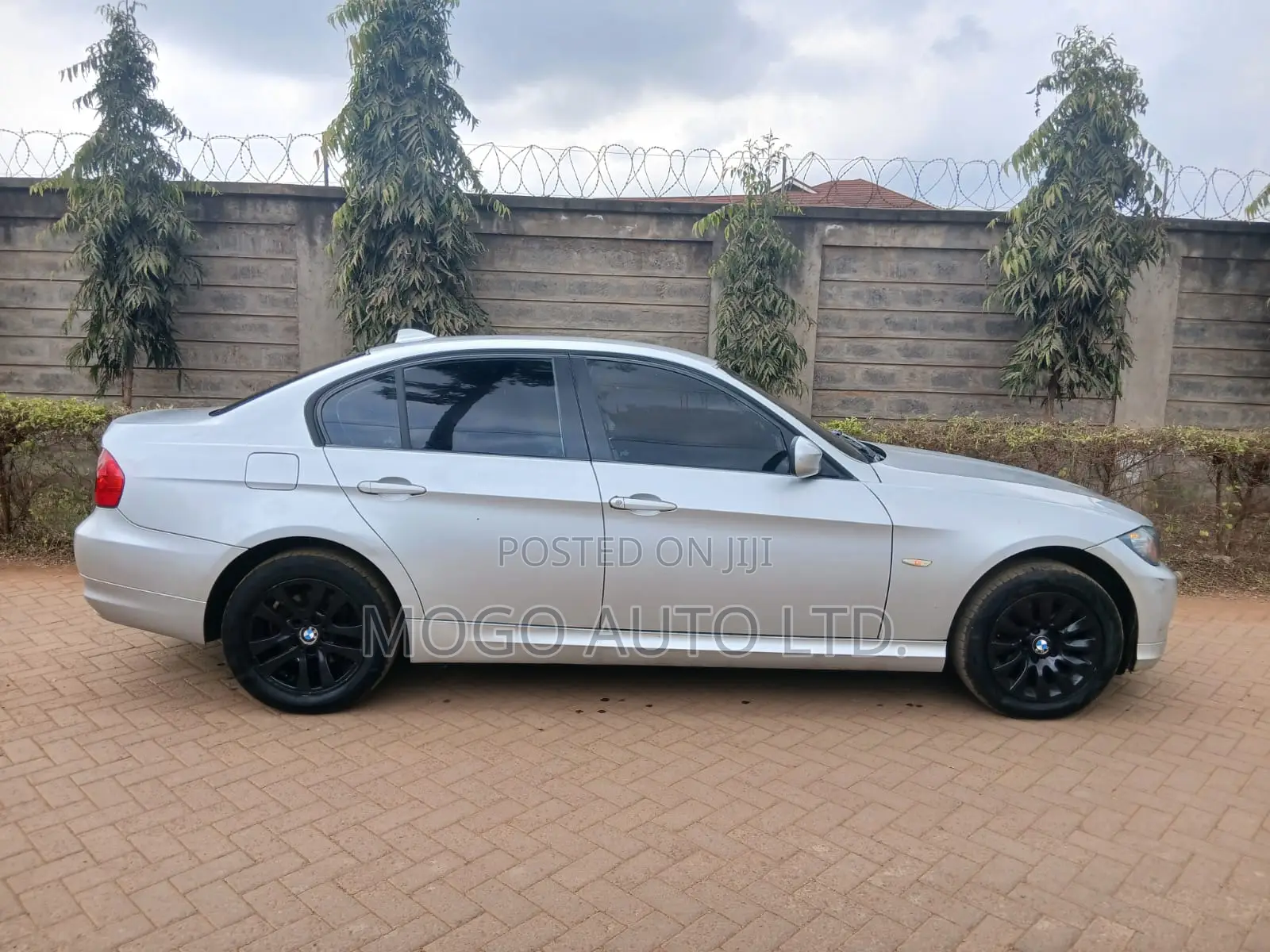 BMW 320i 2010 Silver