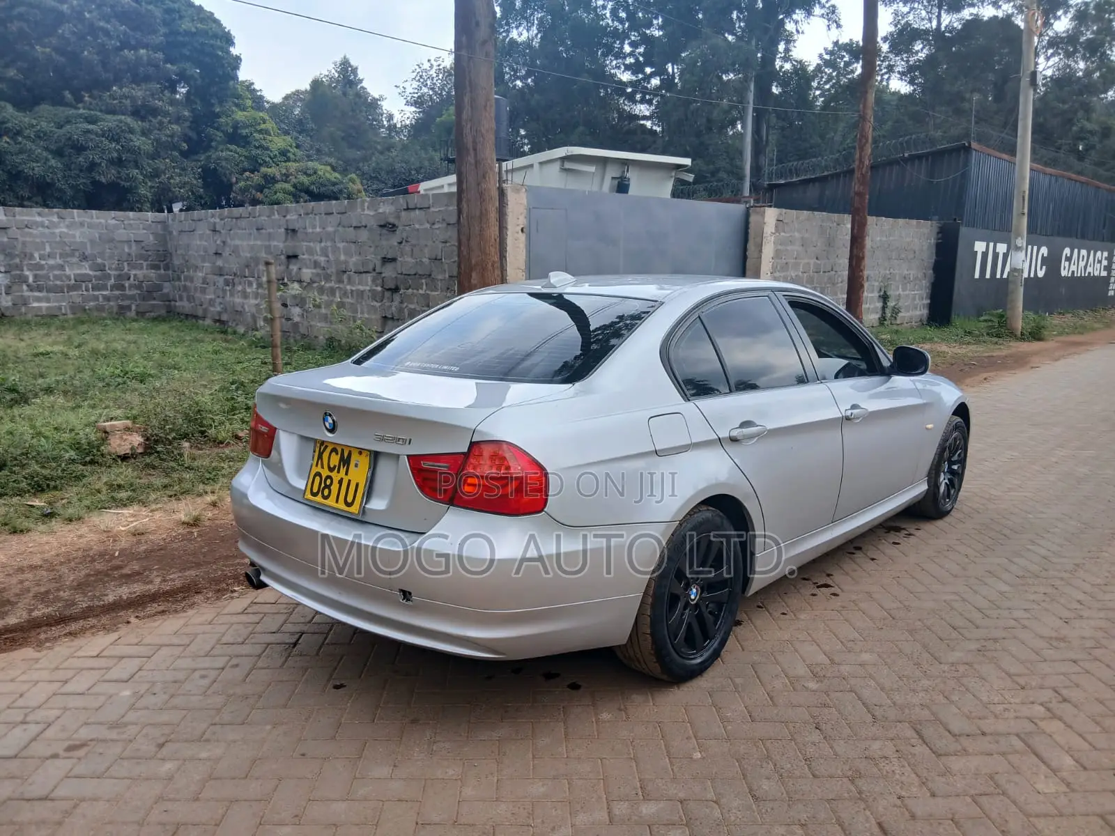 BMW 320i 2010 Silver