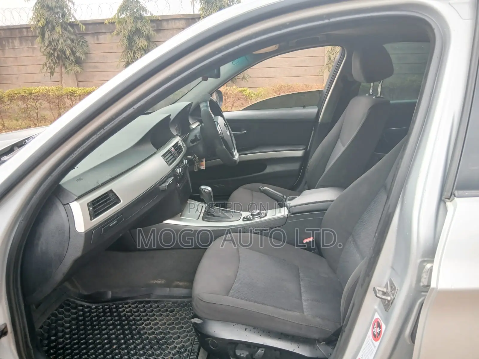 BMW 320i 2010 Silver