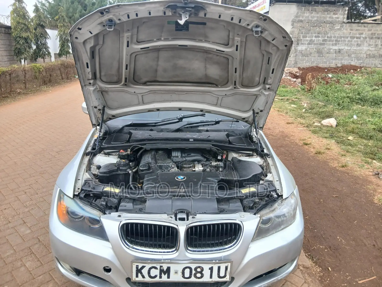 BMW 320i 2010 Silver