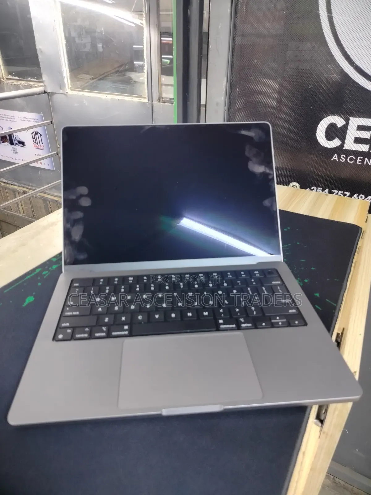 Laptop Apple MacBook Pro 2021 M1 16GB Apple M1 Pro SSD 512GB