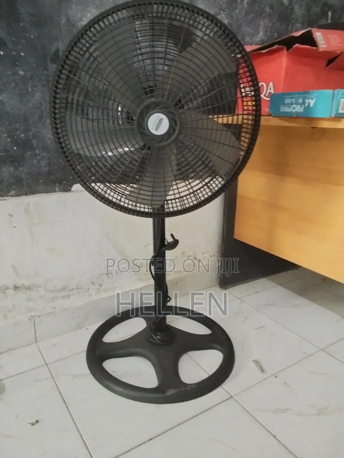 Couronne Stand Fan