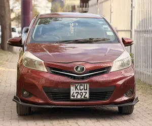 Toyota Vitz 1.3 FWD 5dr 2012 Maroon