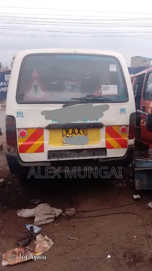 Toyota HiAce 2000 White