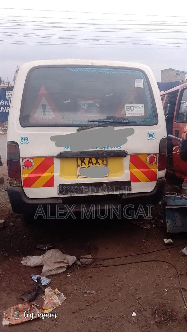 Toyota HiAce 2000 White