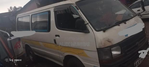 Toyota HiAce 2000 White - thumbnail 2