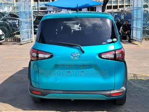 Toyota Sienta 2020 Blue