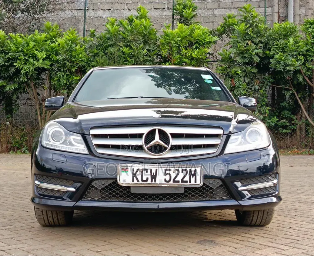 Mercedes-Benz C200 2012 Black