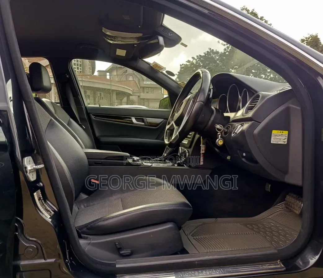 Mercedes-Benz C200 2012 Black