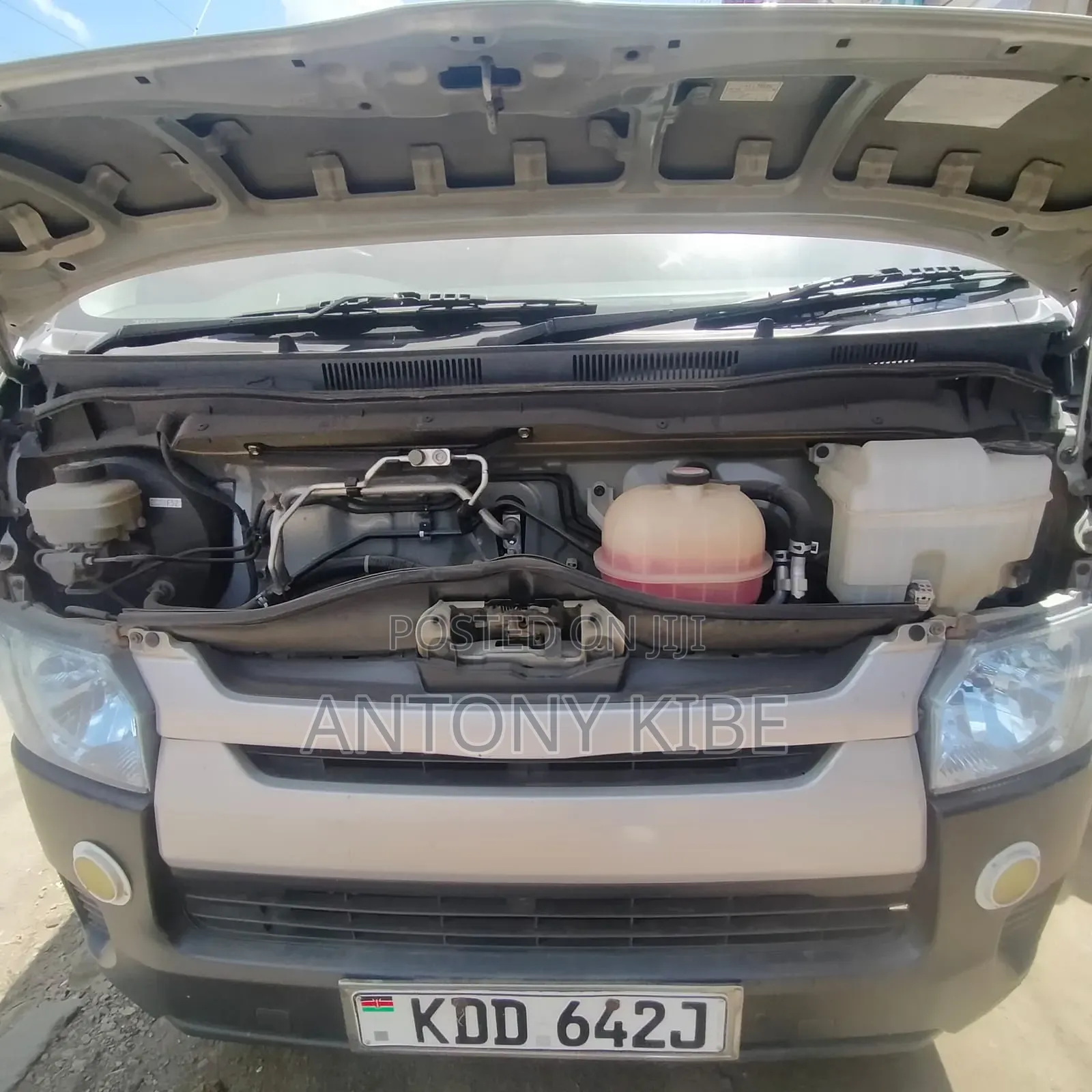 Toyota HiAce 2014 Silver