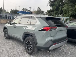 Toyota RAV4 Adventure 2019 Green