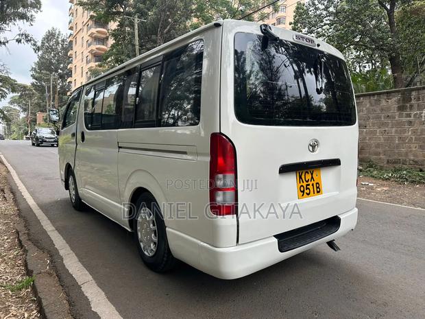 Toyota HiAce 2013 White - thumbnail 4