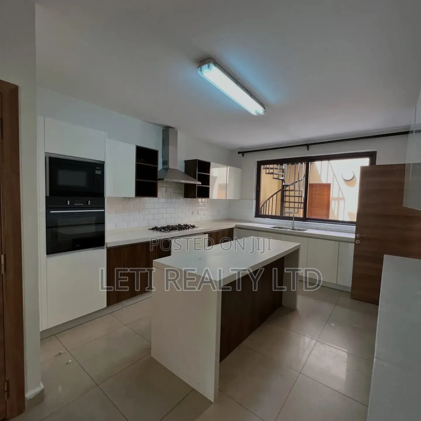 5bdrm Townhouse / Terrace in Muthangari for rent