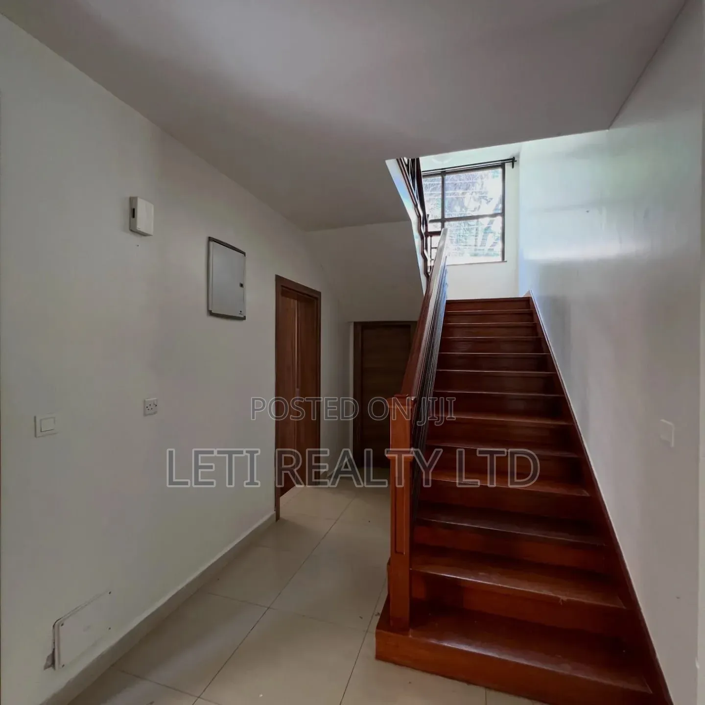 5bdrm Townhouse / Terrace in Muthangari for rent