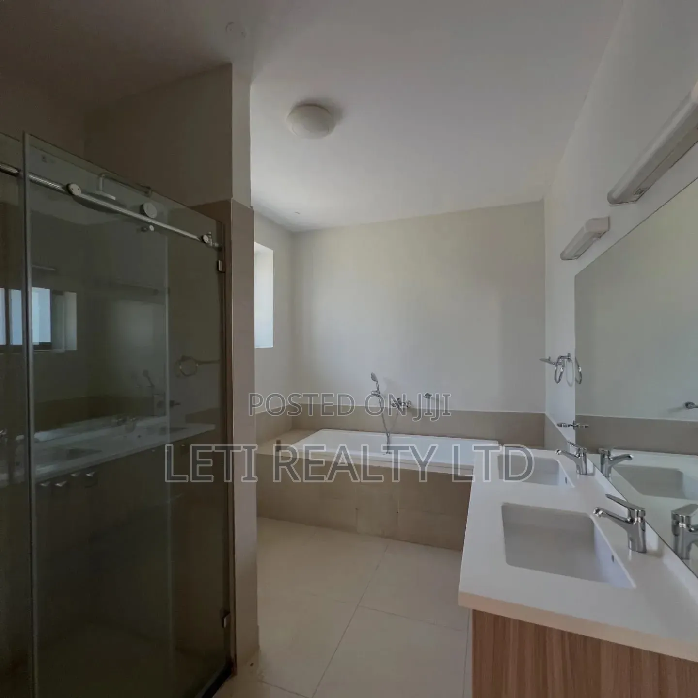 5bdrm Townhouse / Terrace in Muthangari for rent