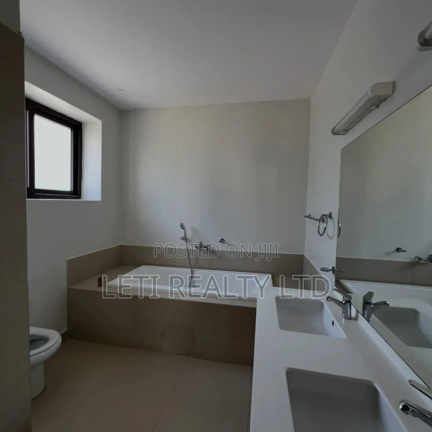 5bdrm Townhouse / Terrace in Muthangari for rent