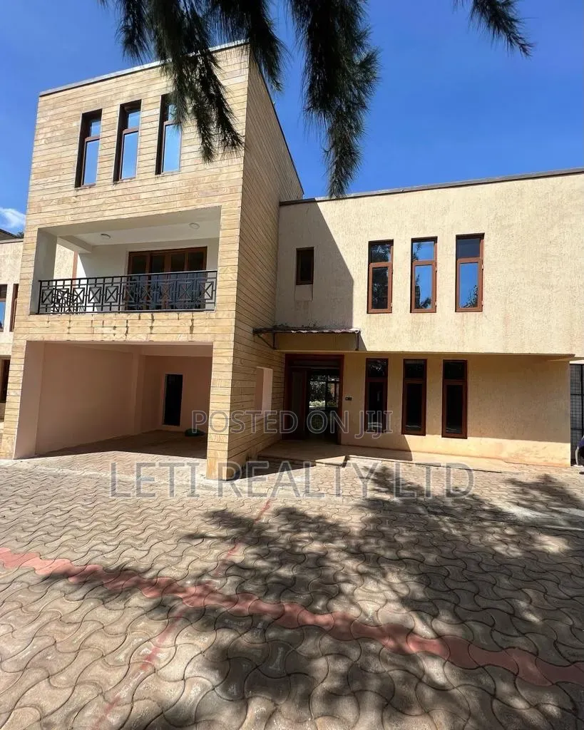5bdrm Townhouse / Terrace in Muthangari for rent