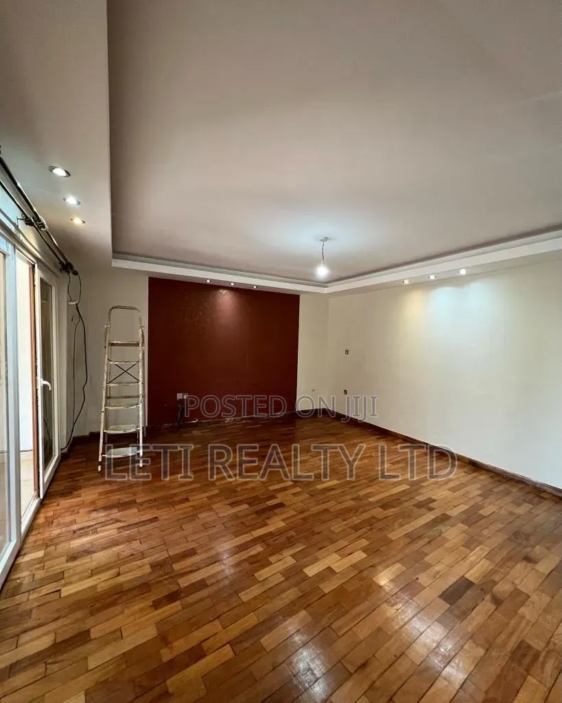 5bdrm Townhouse / Terrace in Muthangari for rent