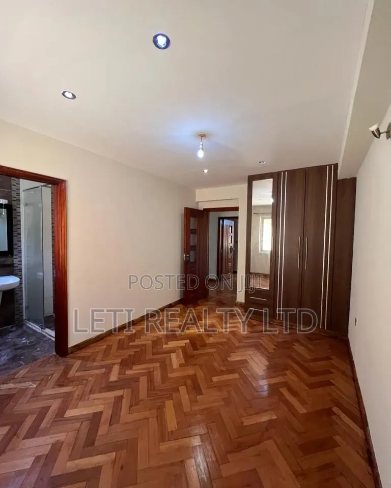 5bdrm Townhouse / Terrace in Muthangari for rent