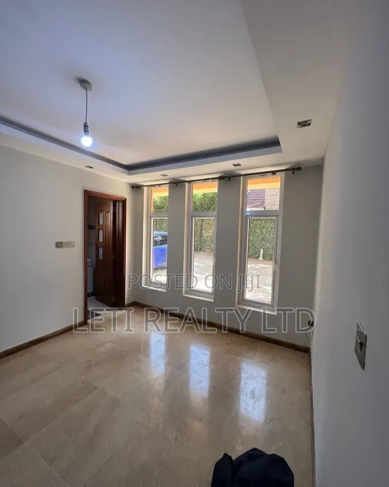 5bdrm Townhouse / Terrace in Muthangari for rent