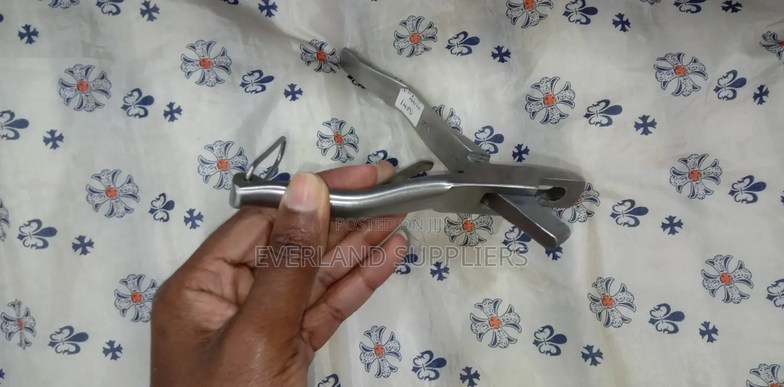 Ear Notcher - U,V and W Shape Available