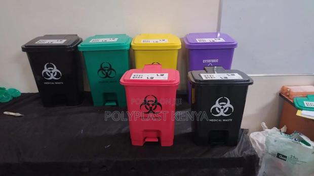 Waste Bin 30 Litres With Pedal - thumbnail 2
