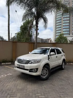 Toyota Fortuner 2.7 AWD 2013 White