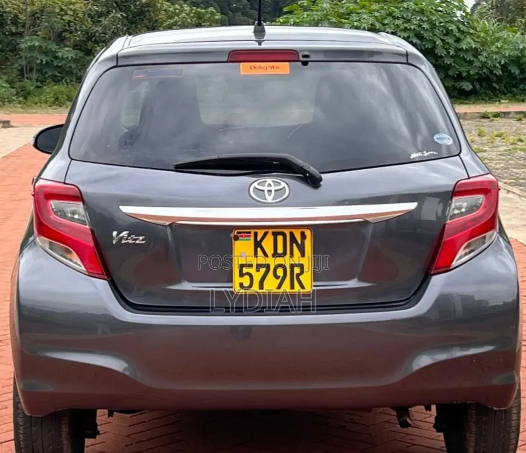 Toyota Vitz 2016 Gray