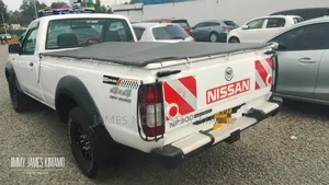 Nissan Pick-Up 2009 White