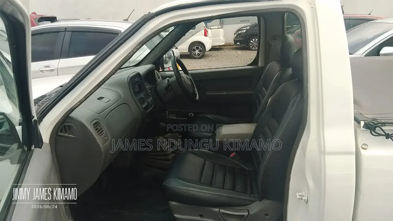 Nissan Pick-Up 2009 White