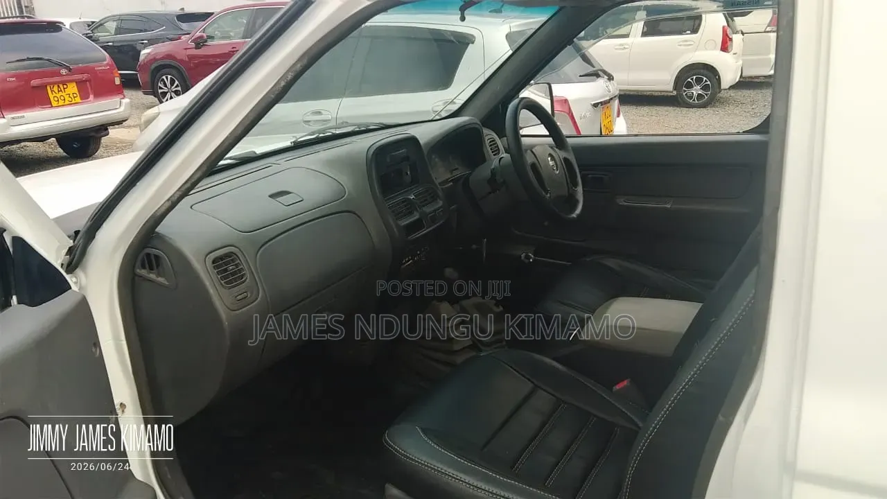 Nissan Pick-Up 2009 White