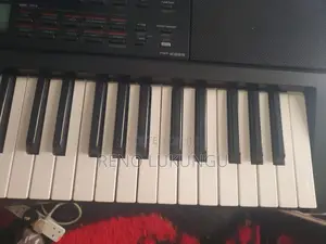 Yamaha PSR E383