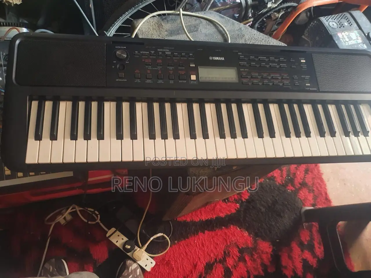 Yamaha PSR E383