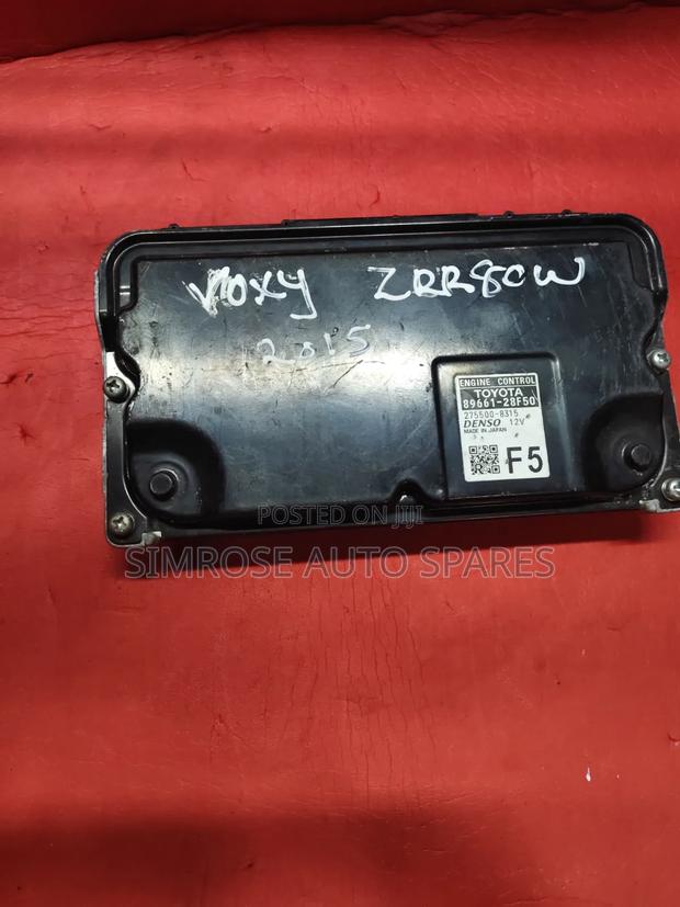 Toyota Voxy Zrr80w 2015 Model.