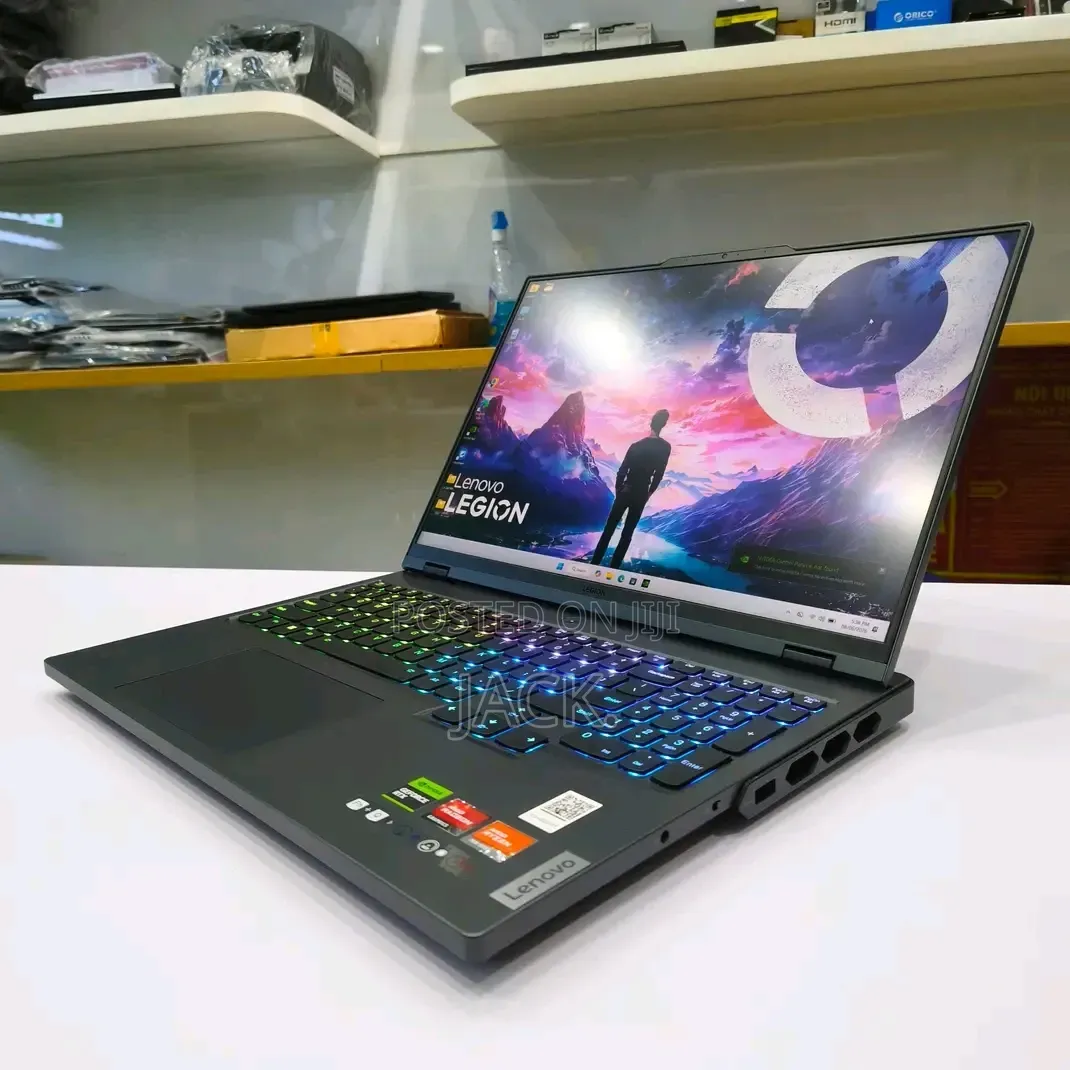 Laptop Lenovo Legion Pro 7 16GB AMD Ryzen 9 SSD 1T
