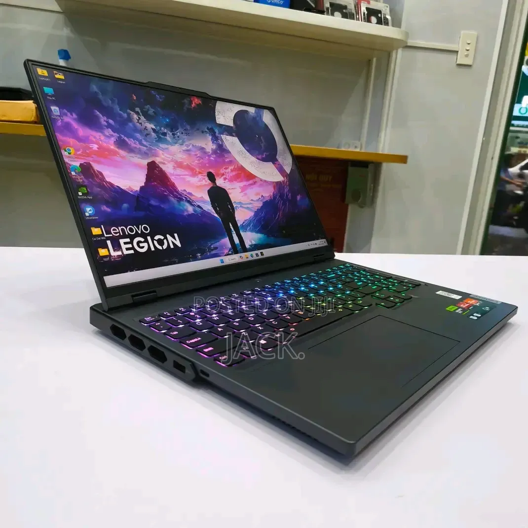 Laptop Lenovo Legion Pro 7 16GB AMD Ryzen 9 SSD 1T