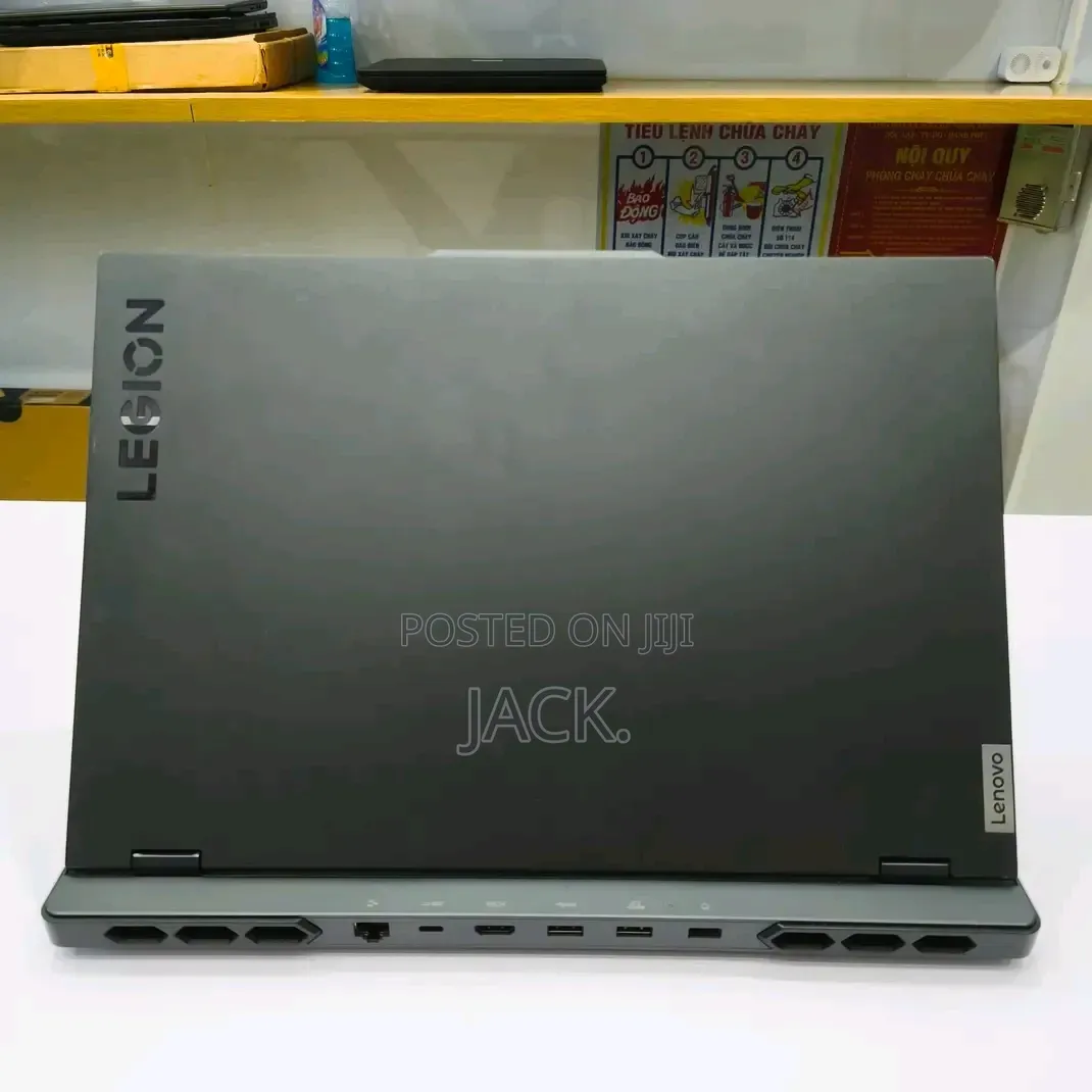 Laptop Lenovo Legion Pro 7 16GB AMD Ryzen 9 SSD 1T