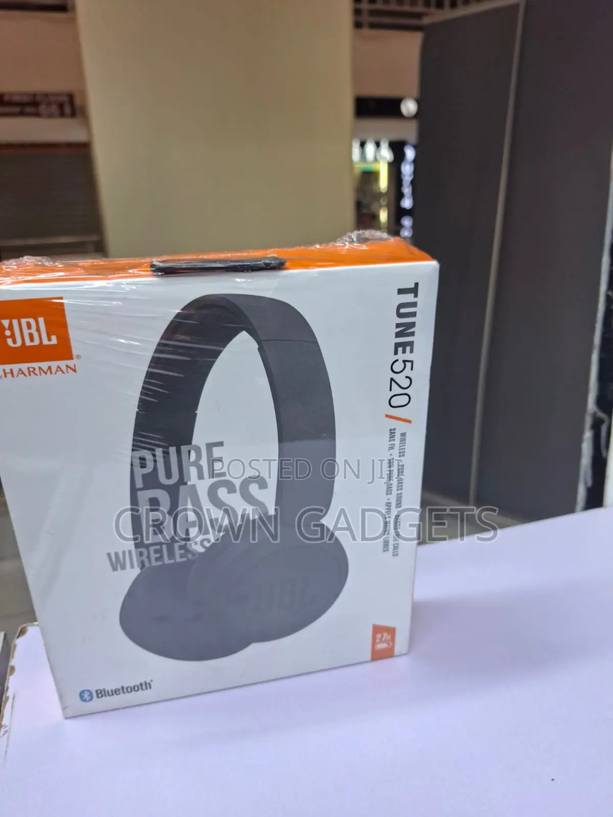JBL Tune 520bt Lightweight Bluetooth Headphones