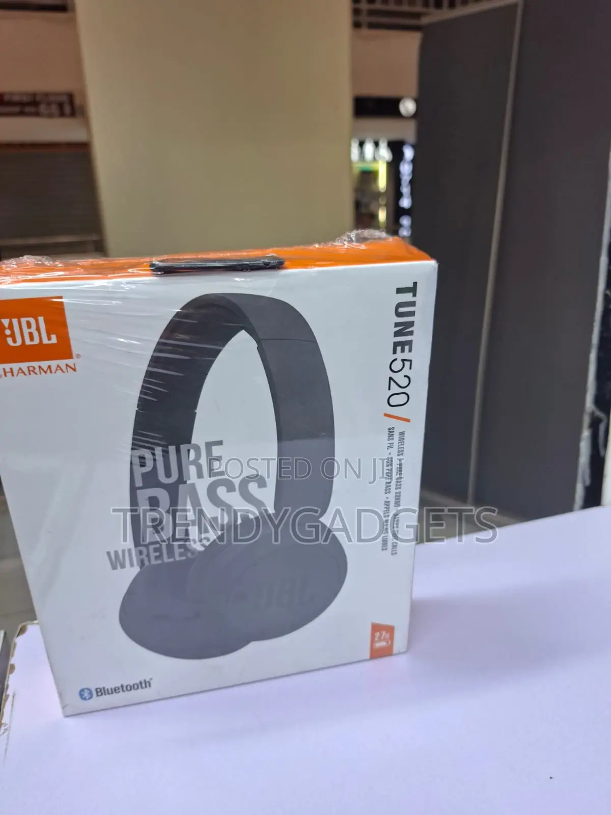 JBL Tune 520bt Lightweight Bluetooth Headphones