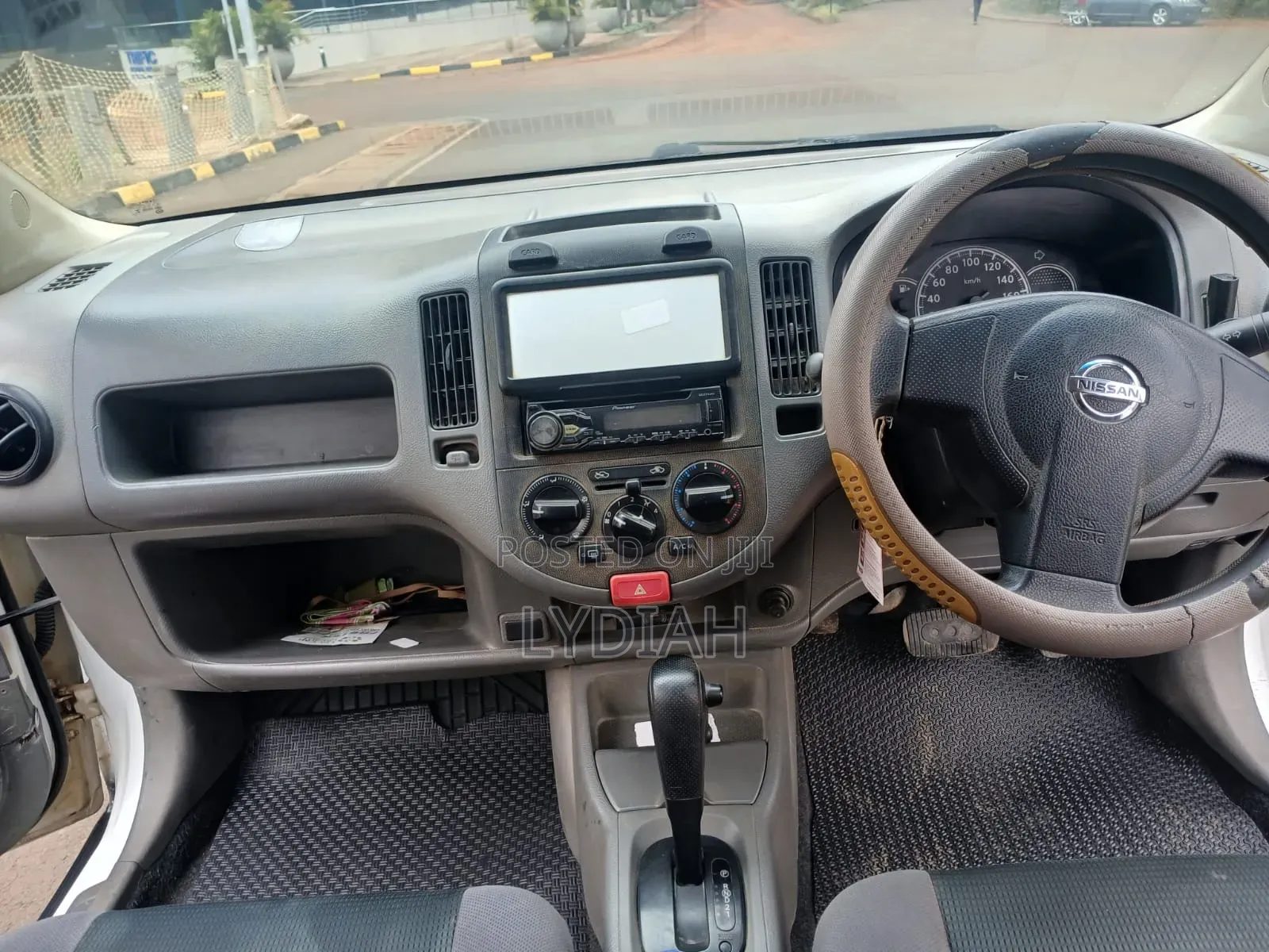 Nissan Advan 2006 White