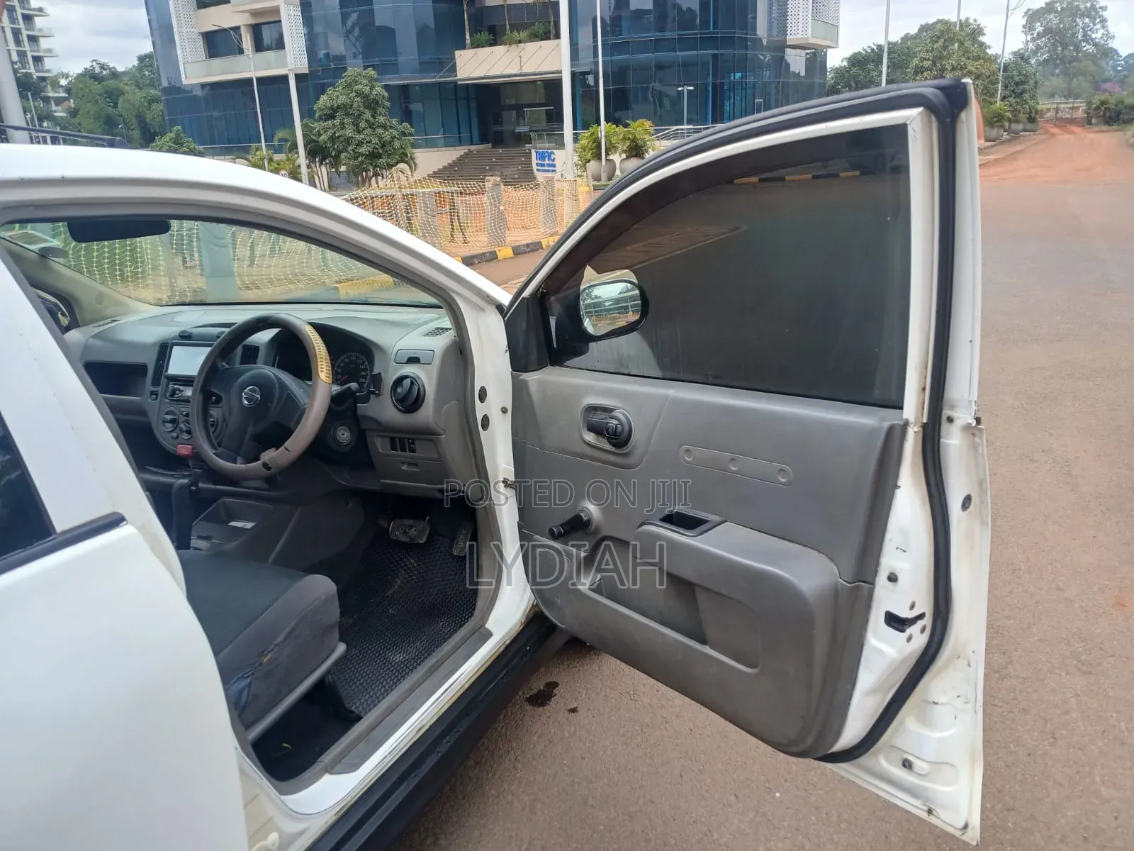 Nissan Advan 2006 White