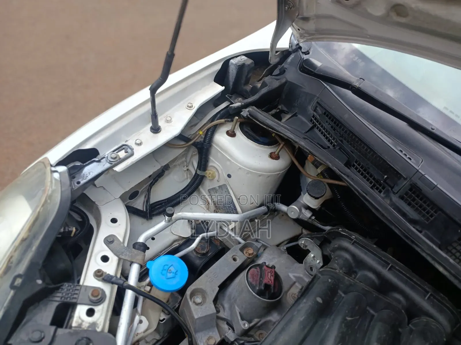 Nissan Advan 2006 White