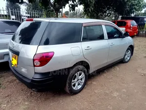 Nissan Advan 2010 Silver