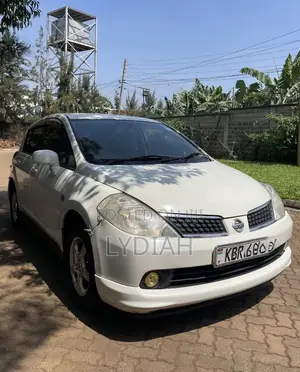 Nissan Tiida 2015 White
