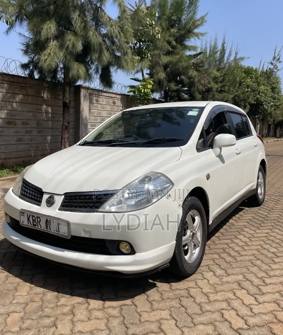 Nissan Tiida 2015 White