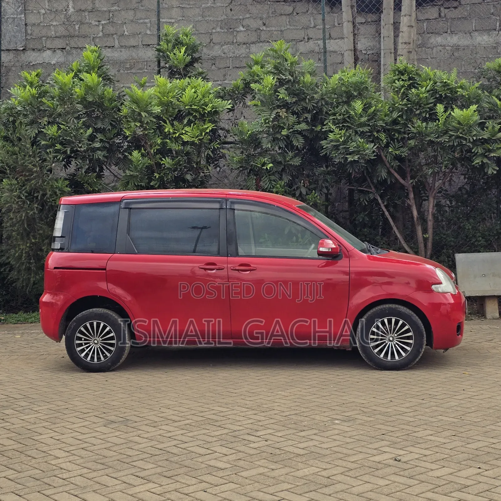 Toyota Sienta 2013 Red