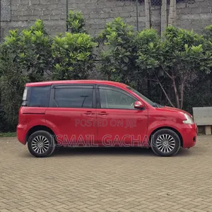 Toyota Sienta 2013 Red
