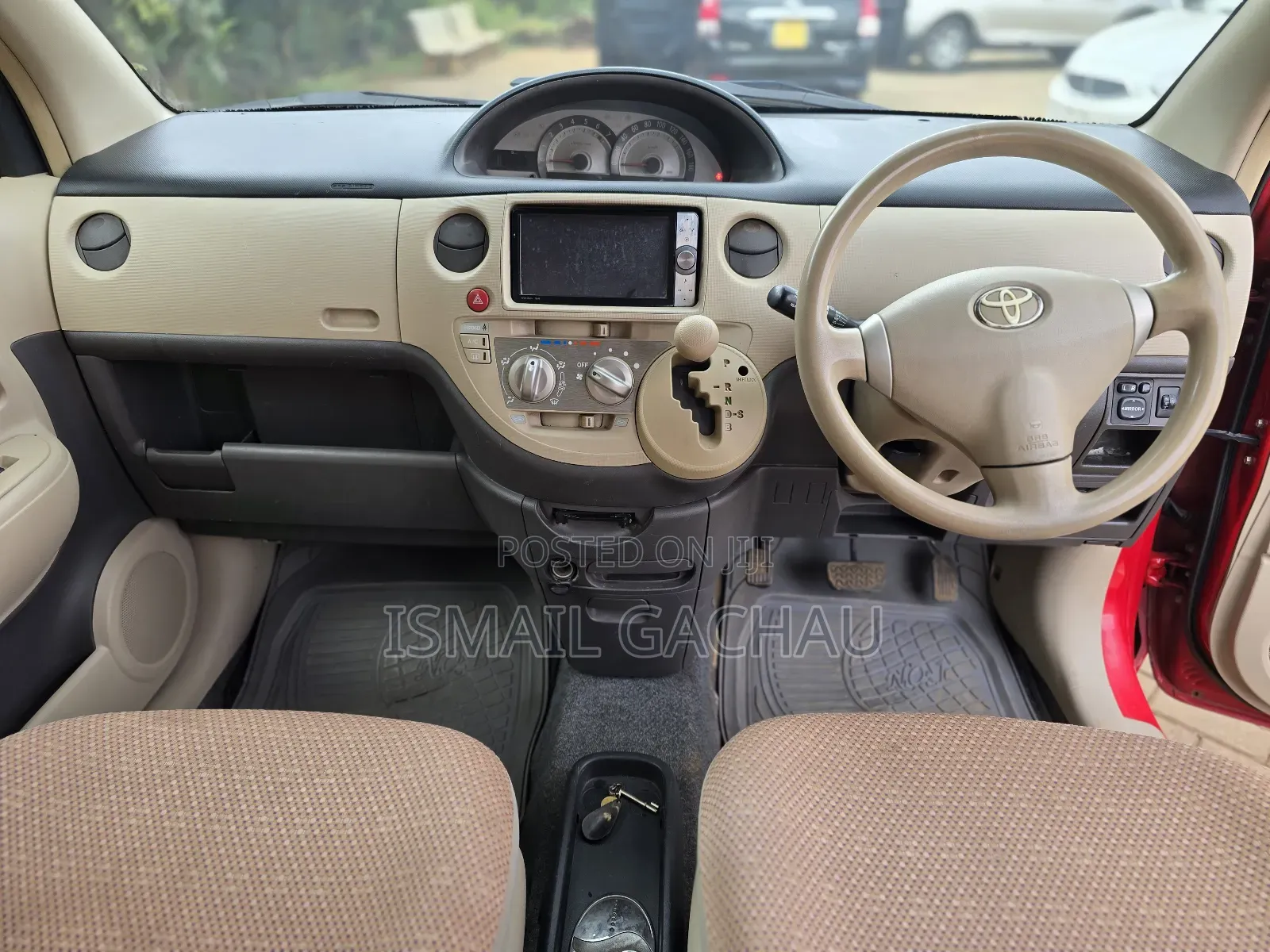 Toyota Sienta 2013 Red