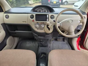 Toyota Sienta 2013 Red